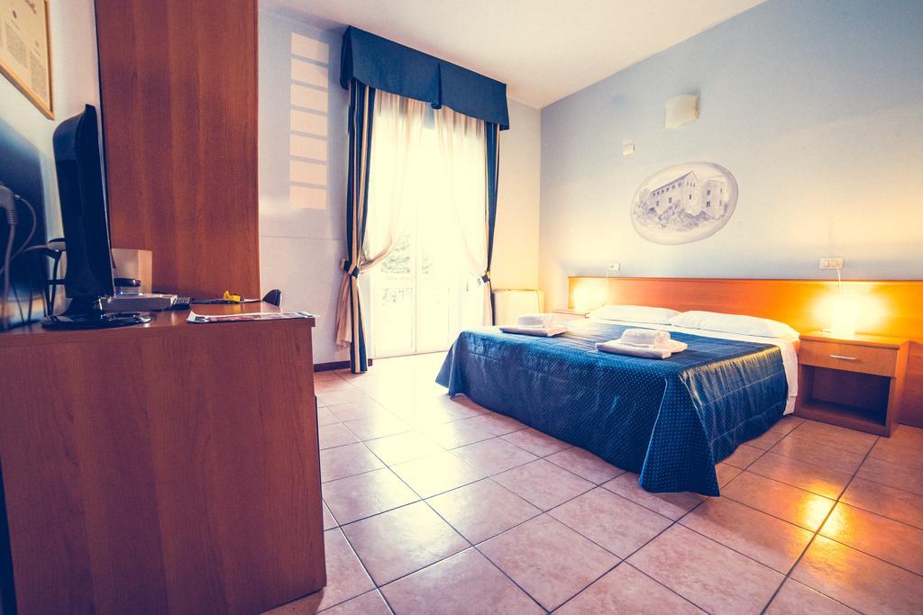 Hotel La Gaietta Millesimo Cameră foto