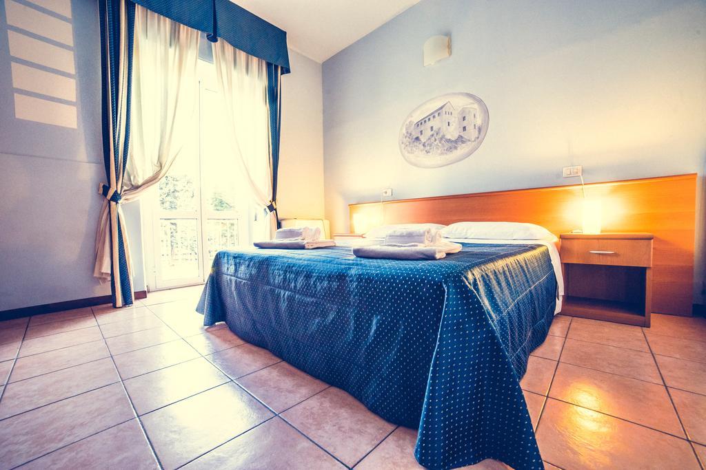 Hotel La Gaietta Millesimo Cameră foto